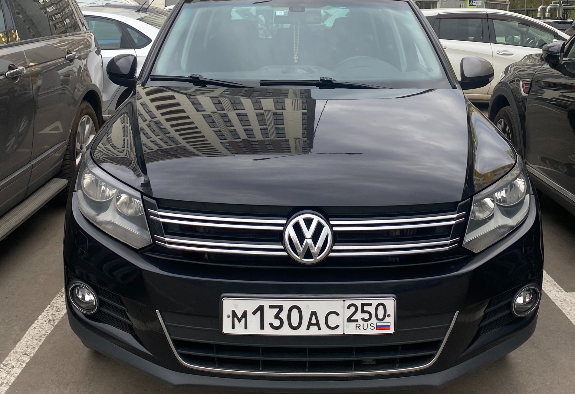 Аренда volkswagen tiguan комфорт класса 2012 года в городе Москва от 3360 руб./сутки, полный привод, двигатель: бензин, объем 2 литра, ОСАГО (Впишу в полис), без водителя, недорого - RentRide