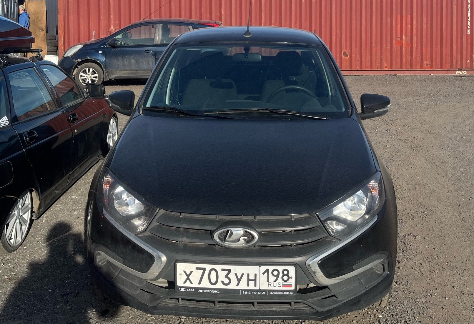 Аренда lada granta эконом класса 2025 года в городе Москва Выборгская от 2000 руб./сутки, передний привод, двигатель: бензин, объем 90 литров, каско (Мультидрайв), ОСАГО (Мультидрайв), без водителя, недорого - RentRide