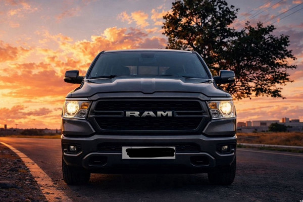 Прокат авто ram 1500 премиум класса 2022 года в городе Минеральные Воды от 15200 руб./сутки, полный привод, двигатель: бензин, объем 5.7 литров, ОСАГО (Впишу в полис), без водителя, недорого - RentRide