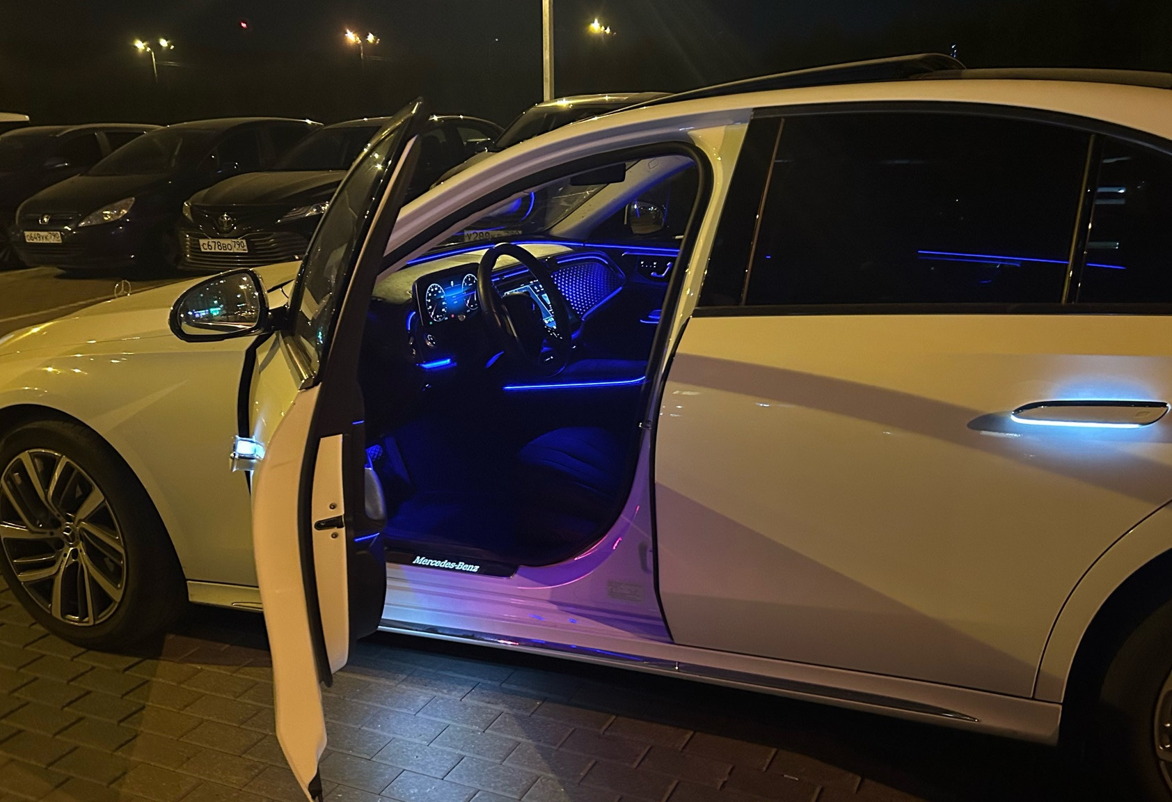 Аренда mercedes-benz e-klass премиум класса 2024 года в городе Москва от 16000 руб./сутки, полный привод, двигатель: дизель, объем 2 литра, ОСАГО (Впишу в полис), без водителя, недорого, вид 8 - RentRide