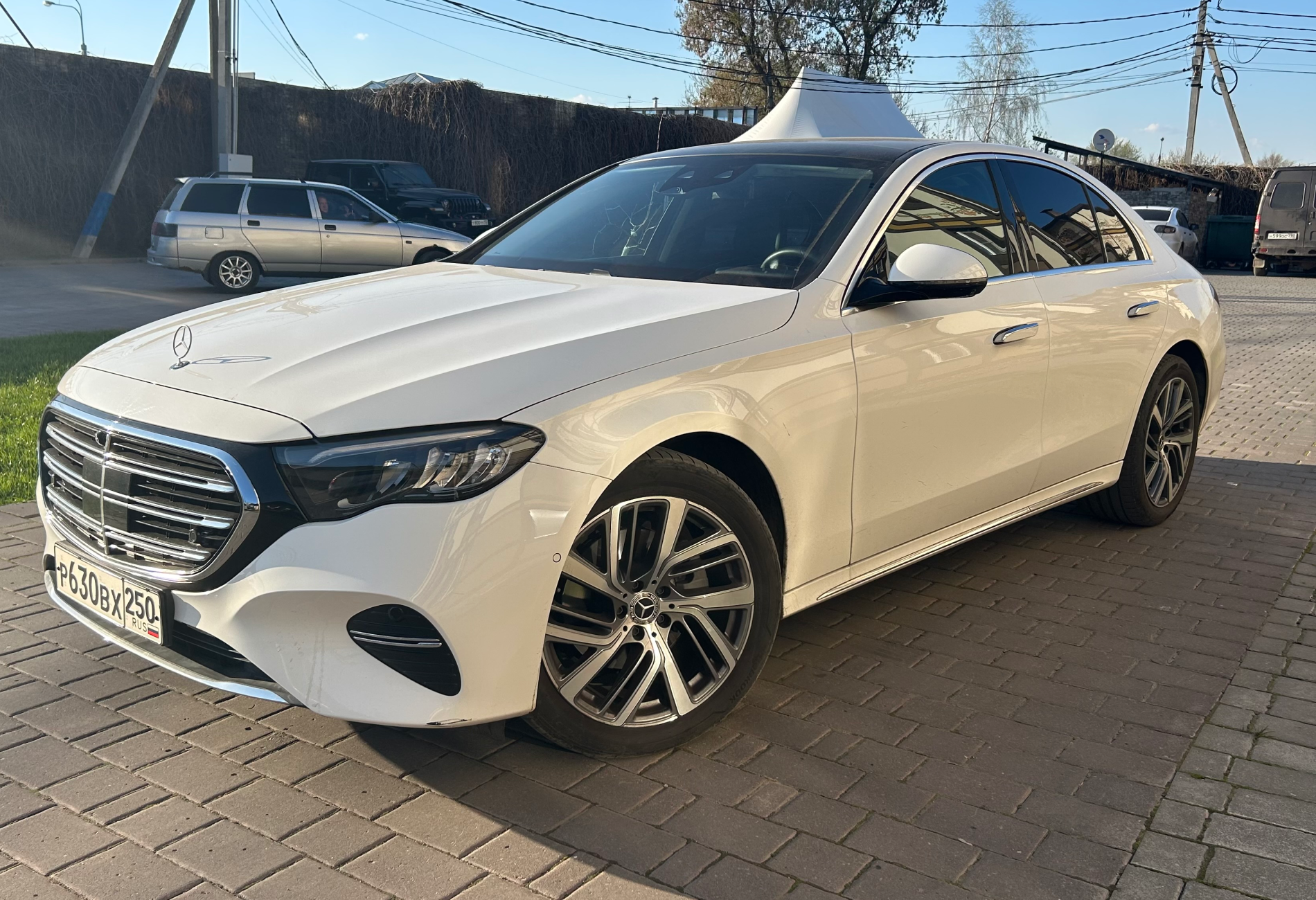 Аренда mercedes-benz e-klass бизнес класса 2024 года в городе Москва от 16000 руб./сутки, полный привод, двигатель: дизель, объем 2 литра, без водителя, недорого, вид 8 - RentRide