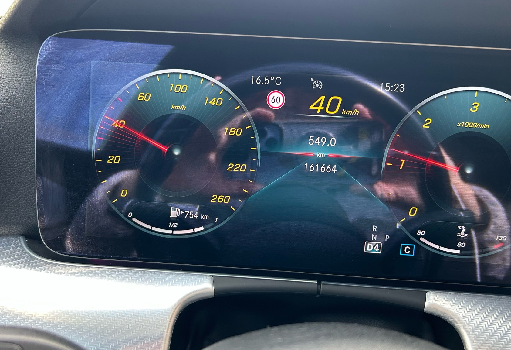 Аренда mercedes-benz e-klass бизнес класса 2024 года в городе Москва от 16000 руб./сутки, полный привод, двигатель: дизель, объем 2 литра, без водителя, недорого, вид 6 - RentRide