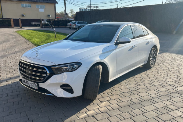 Прокат авто mercedes-benz e-klass премиум класса 2024 года в городе Москва от 16000 руб./сутки, полный привод, двигатель: дизель, объем 2 литра, без водителя, недорого - RentRide