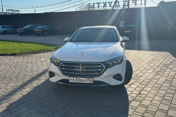 Прокат авто mercedes-benz e-klass бизнес класса 2024 года в городе Москва от 16000 руб./сутки, полный привод, двигатель: дизель, объем 2 литра, без водителя, недорого - RentRide