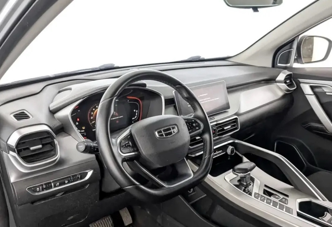 Аренда geely coolray комфорт класса 2022 года в городе Москва Бульвар Дмитрия Донского от 3600 руб./сутки, передний привод, двигатель: бензин, объем 1.5 литров, ОСАГО (Мультидрайв), без водителя, недорого, вид 8 - RentRide