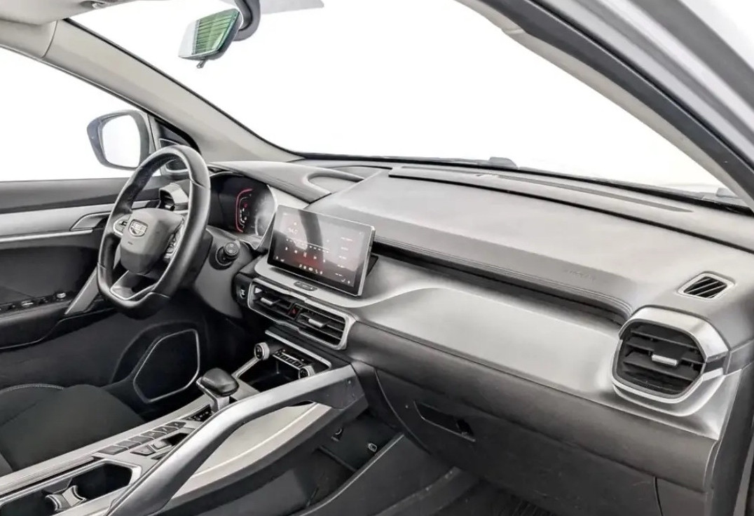 Аренда geely coolray комфорт класса 2022 года в городе Москва Бульвар Дмитрия Донского от 3600 руб./сутки, передний привод, двигатель: бензин, объем 1.5 литров, ОСАГО (Мультидрайв), без водителя, недорого, вид 6 - RentRide