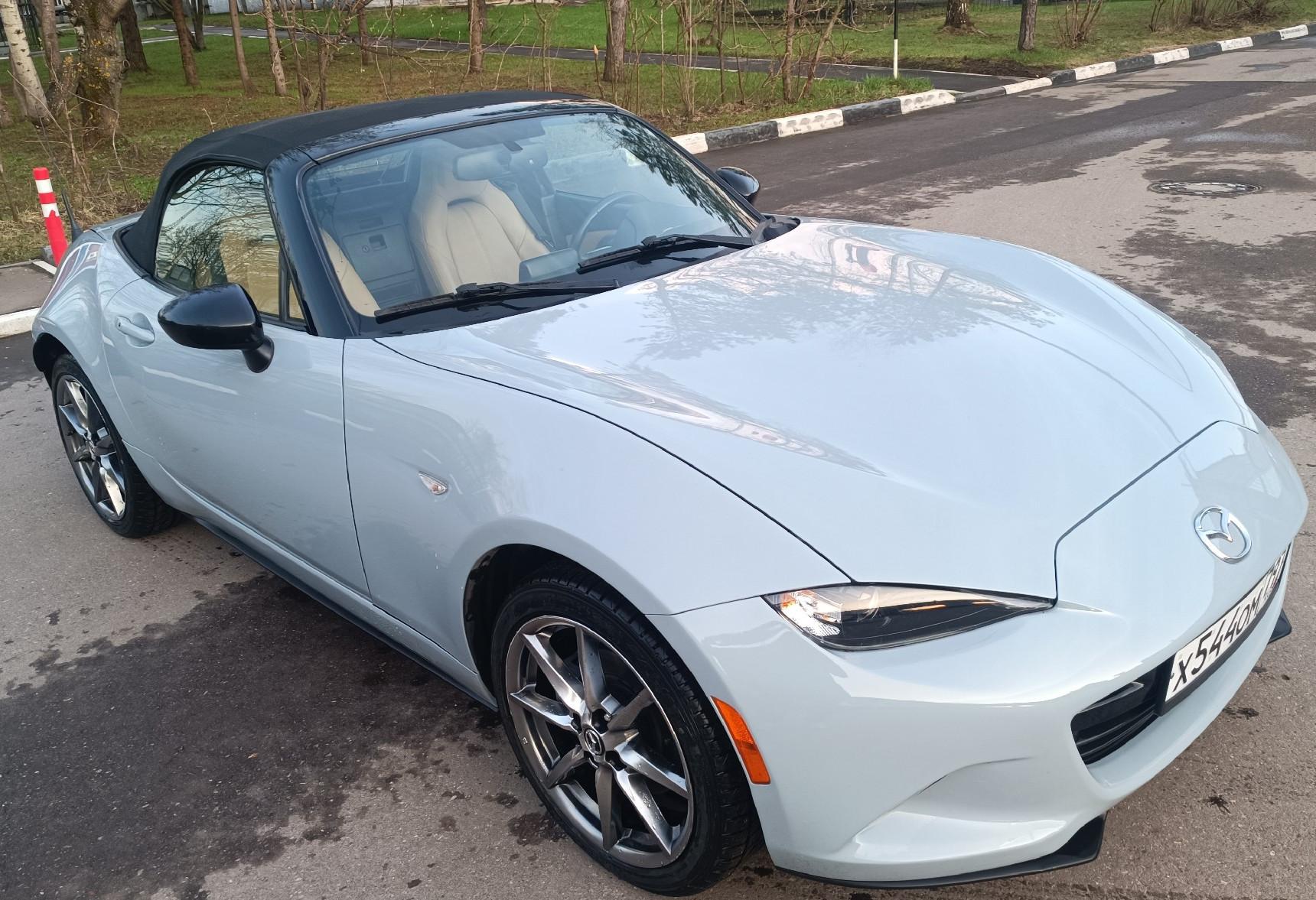 Аренда mazda mx-5 премиум класса 2015 года в городе Москва Ленинский проспект от 9592 руб./сутки, задний привод, двигатель: бензин, объем 2 литра, ОСАГО (Впишу в полис), без водителя, недорого, вид 3 - RentRide