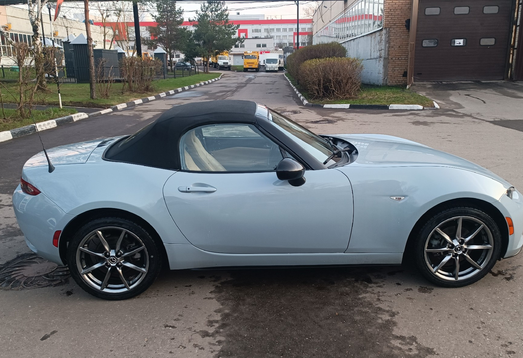 Аренда mazda mx-5 премиум класса 2015 года в городе Москва Ленинский проспект от 9592 руб./сутки, задний привод, двигатель: бензин, объем 2 литра, ОСАГО (Впишу в полис), без водителя, недорого, вид 10 - RentRide