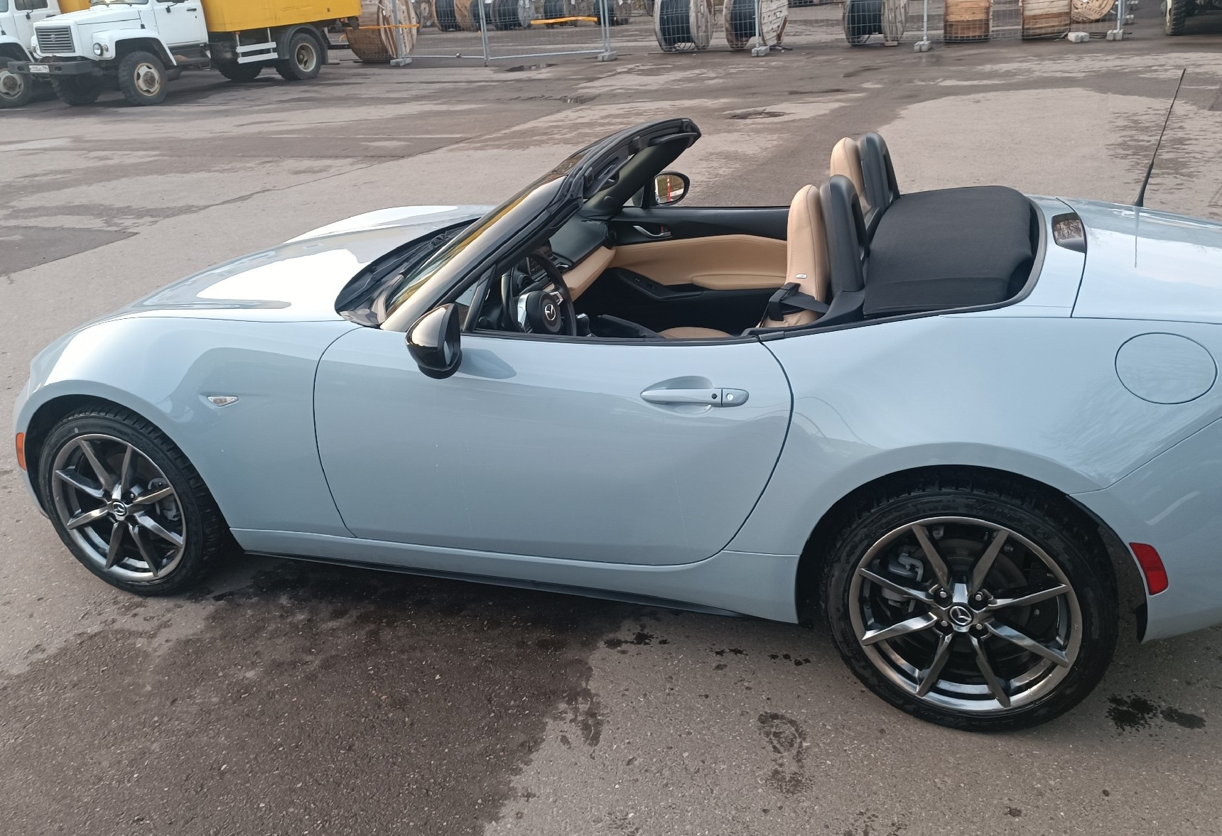 Аренда mazda mx-5 премиум класса 2015 года в городе Москва Ленинский проспект от 9592 руб./сутки, задний привод, двигатель: бензин, объем 2 литра, ОСАГО (Впишу в полис), без водителя, недорого, вид 5 - RentRide