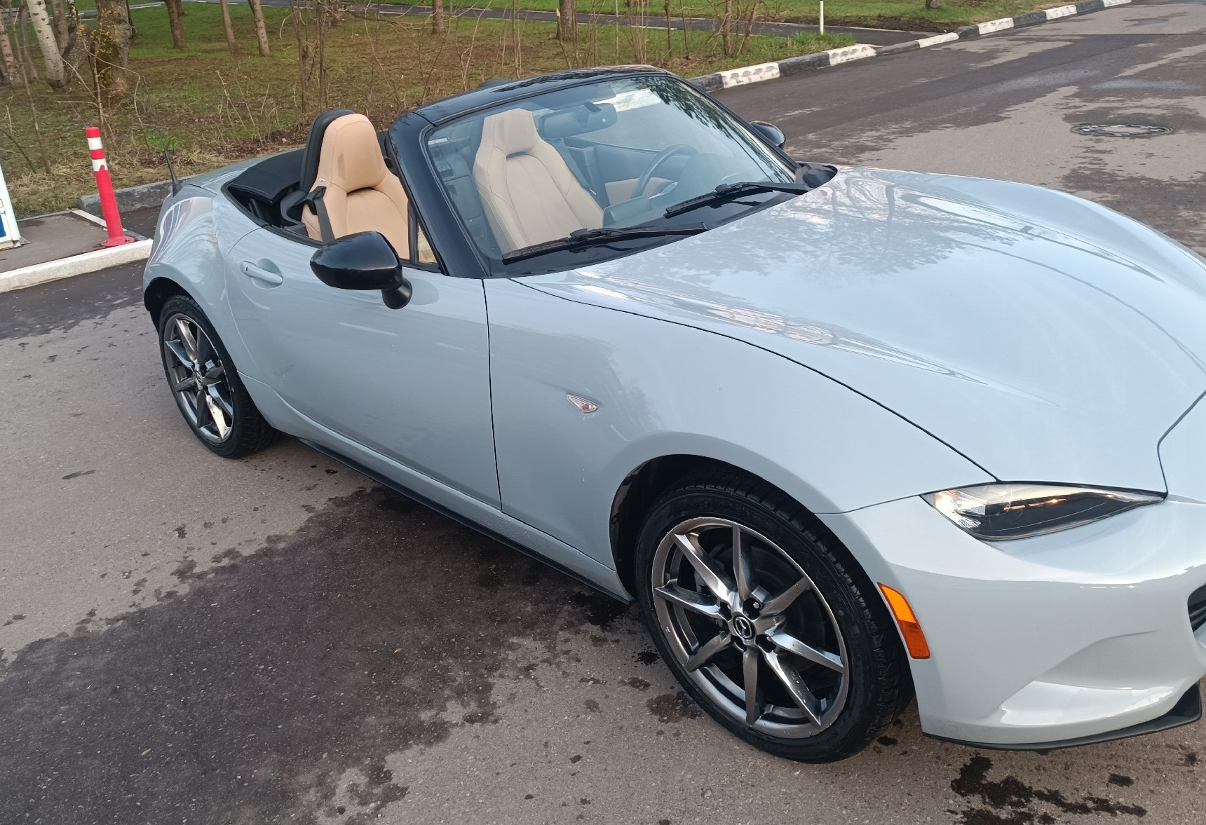 Аренда mazda mx-5 премиум класса 2015 года в городе Москва Ленинский проспект от 9592 руб./сутки, задний привод, двигатель: бензин, объем 2 литра, ОСАГО (Впишу в полис), без водителя, недорого - RentRide