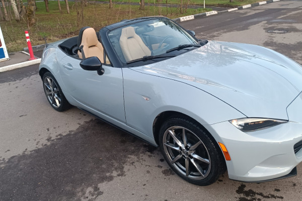 Прокат авто mazda mx-5 премиум класса 2015 года в городе Москва Ленинский проспект от 9592 руб./сутки, задний привод, двигатель: бензин, объем 2 литра, ОСАГО (Впишу в полис), без водителя, недорого - RentRide
