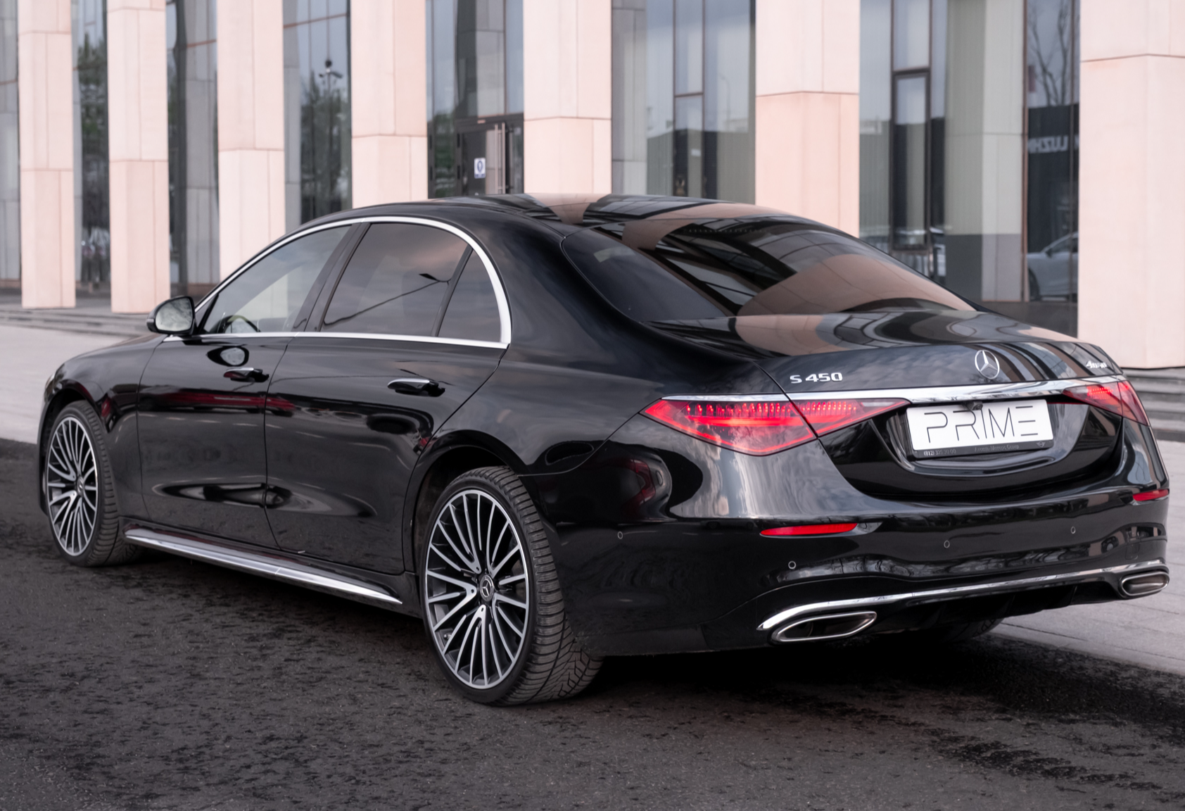 Аренда mercedes-benz s-klass премиум класса 2021 года в городе Москва Тульская от 23200 руб./сутки, полный привод, двигатель: бензин, объем 3 литра, каско (Мультидрайв), ОСАГО (Мультидрайв), без водителя, недорого, вид 3 - RentRide
