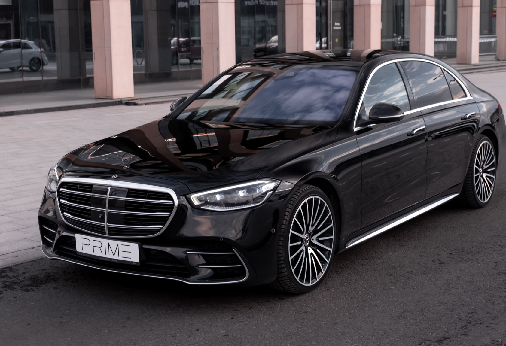Аренда mercedes-benz s-klass премиум класса 2021 года в городе Москва Тульская от 23200 руб./сутки, полный привод, двигатель: бензин, объем 3 литра, каско (Мультидрайв), ОСАГО (Мультидрайв), без водителя, недорого - RentRide