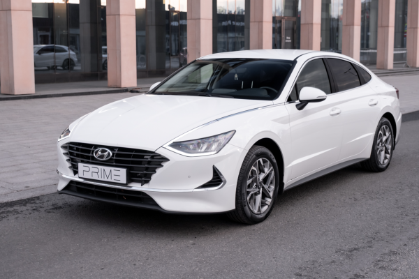 Прокат авто hyundai sonata комфорт класса 2021 года в городе Москва Тульская от 4400 руб./сутки, передний привод, двигатель: бензин, объем 2.5 литров, каско (Мультидрайв), ОСАГО (Мультидрайв), без водителя, недорого - RentRide