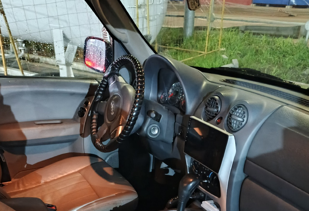 Аренда jeep cherokee эконом класса 2007 года в городе Москва от 2000 руб./сутки, полный привод, двигатель: бензин, объем 3.7 литров, ОСАГО (Впишу в полис), без водителя, недорого, вид 5 - RentRide