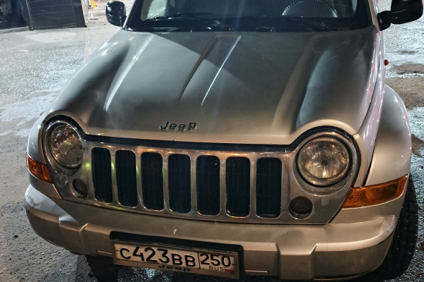 Прокат авто jeep cherokee эконом класса 2007 года в городе Москва от 2000 руб./сутки, полный привод, двигатель: бензин, объем 3.7 литров, ОСАГО (Впишу в полис), без водителя, недорого - RentRide