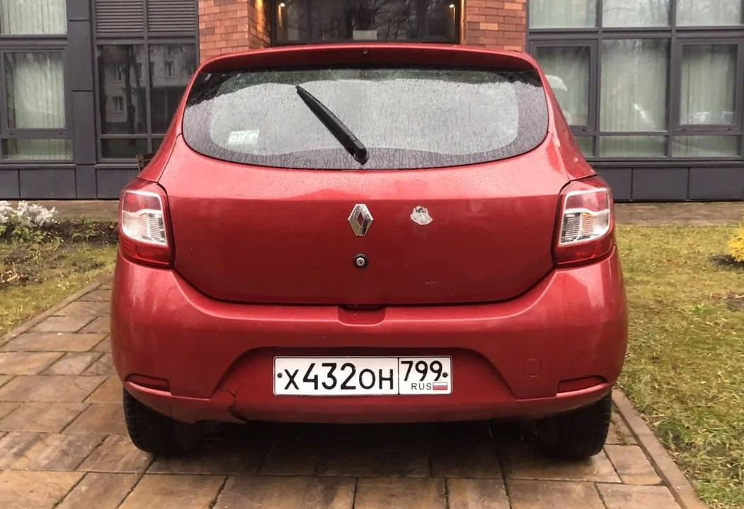 Аренда renault sandero 2015 года в городе Москва Нагорная от 2080 руб./сутки, передний привод, двигатель: бензин, объем 1.1 литр, ОСАГО (Впишу в полис), без водителя, недорого, вид 3 - RentRide