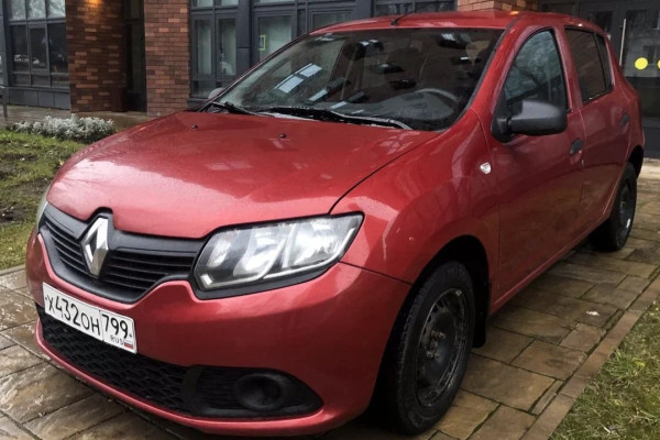 Прокат авто renault sandero 2015 года в городе Москва Нагорная от 2080 руб./сутки, передний привод, двигатель: бензин, объем 1.1 литр, ОСАГО (Впишу в полис), без водителя, недорого - RentRide