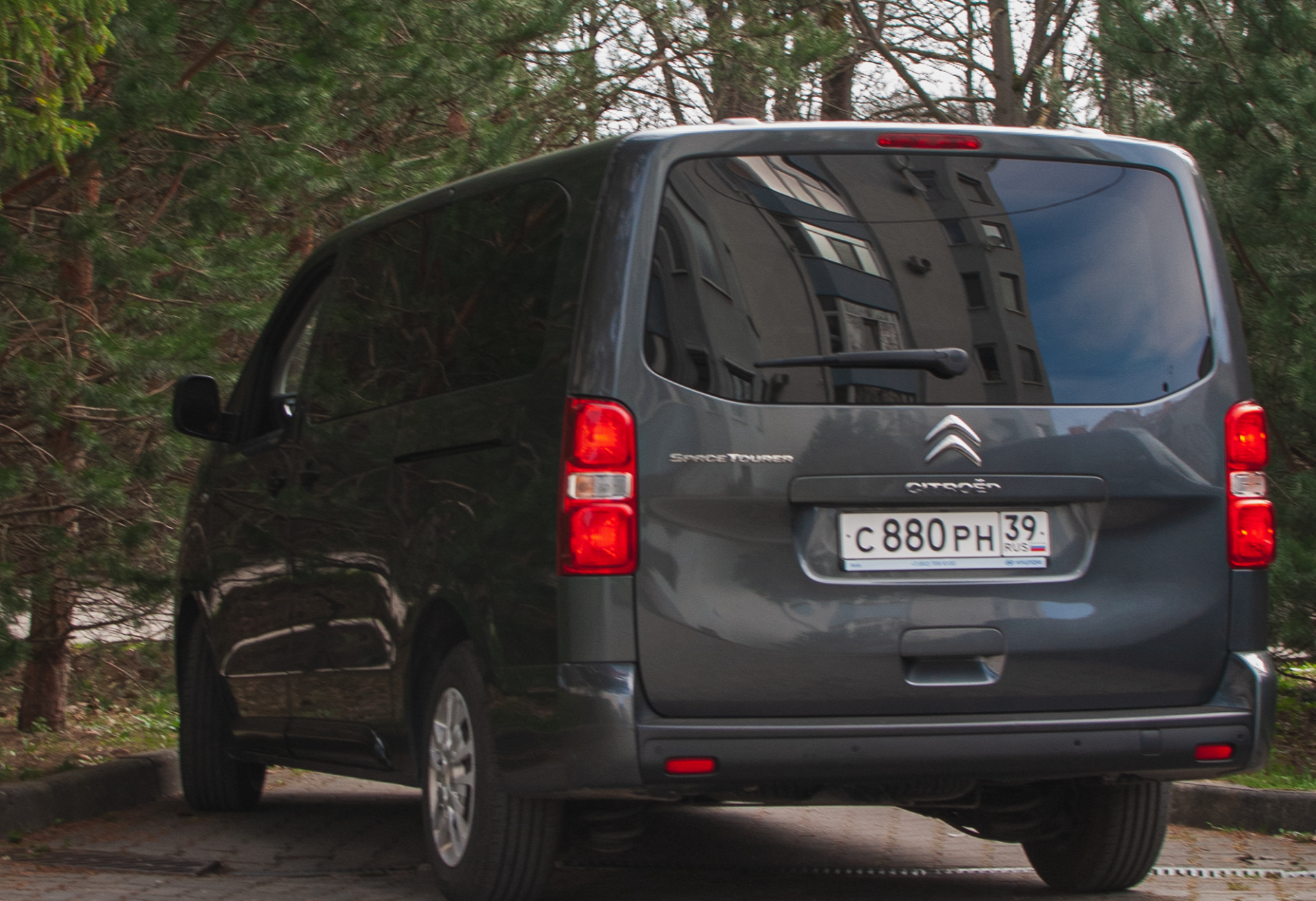 Аренда citroen spacetourer 2019 года в городе Москва от 5592 руб./сутки, задний привод, двигатель: дизель, объем 2 литра, каско (Мультидрайв), ОСАГО (Впишу в полис), без водителя, недорого, вид 3 - RentRide