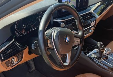 Аренда bmw 5-serii бизнес класса 2022 года в городе Москва от 6320 руб./сутки, задний привод, двигатель: дизель, объем 2 литра, каско (Мультидрайв), ОСАГО (Впишу в полис), без водителя, недорого, вид 4 - RentRide