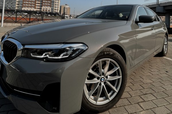 Прокат авто bmw 5-serii бизнес класса 2022 года в городе Калининград от 6320 руб./сутки, задний привод, двигатель: дизель, объем 2 литра, каско (Мультидрайв), ОСАГО (Впишу в полис), без водителя, недорого - RentRide