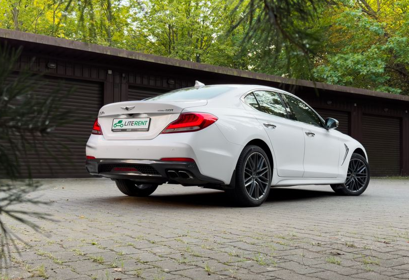 Аренда genesis g70 комфорт класса 2019 года в городе Москва от 4792 руб./сутки, полный привод, двигатель: бензин, объем 2 литра, каско (Мультидрайв), ОСАГО (Впишу в полис), без водителя, недорого, вид 2 - RentRide