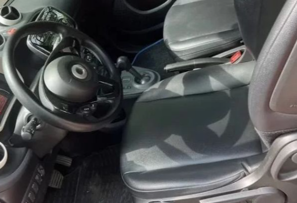 Аренда smart fortwo эконом класса 2018 года в городе Москва от 2792 руб./сутки, задний привод, объем 1 литр, каско (Мультидрайв), ОСАГО (Впишу в полис), без водителя, недорого, вид 4 - RentRide