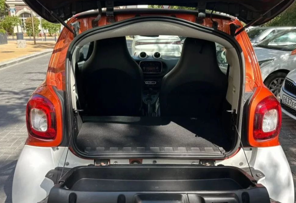 Аренда smart fortwo эконом класса 2018 года в городе Москва от 2792 руб./сутки, задний привод, объем 1 литр, каско (Мультидрайв), ОСАГО (Впишу в полис), без водителя, недорого, вид 5 - RentRide