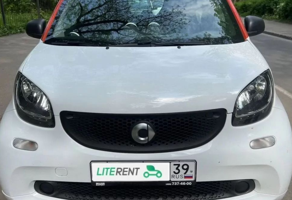 Аренда smart fortwo эконом класса 2018 года в городе Москва от 2792 руб./сутки, задний привод, объем 1 литр, каско (Мультидрайв), ОСАГО (Впишу в полис), без водителя, недорого, вид 3 - RentRide