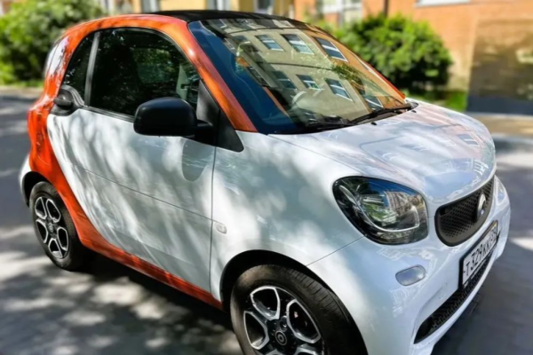 Прокат авто smart fortwo эконом класса 2018 года в городе Калининград от 2792 руб./сутки, задний привод, объем 1 литр, каско (Мультидрайв), ОСАГО (Впишу в полис), без водителя, недорого - RentRide