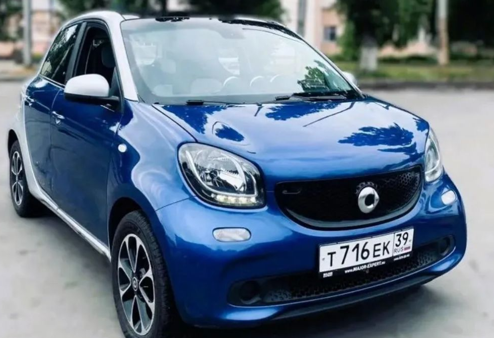 Аренда smart forfour эконом класса 2016 года в городе Москва от 3192 руб./сутки, задний привод, двигатель: бензин, объем 1 литр, каско (Мультидрайв), ОСАГО (Впишу в полис), без водителя, недорого - RentRide