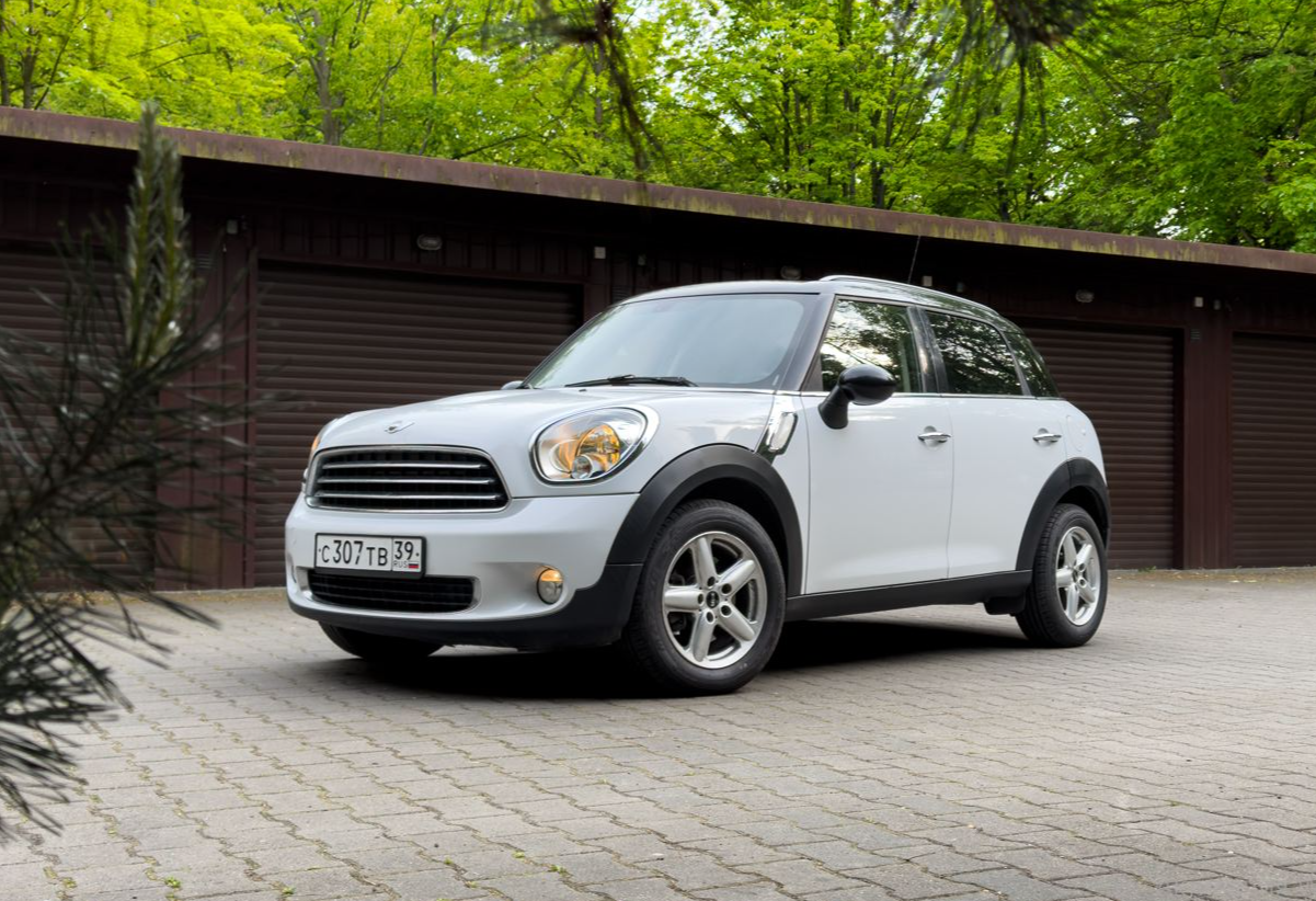 Аренда mini countryman комфорт класса 2013 года в городе Москва от 3992 руб./сутки, передний привод, двигатель: бензин, объем 1.6 литров, каско (Мультидрайв), ОСАГО (Впишу в полис), без водителя, недорого - RentRide