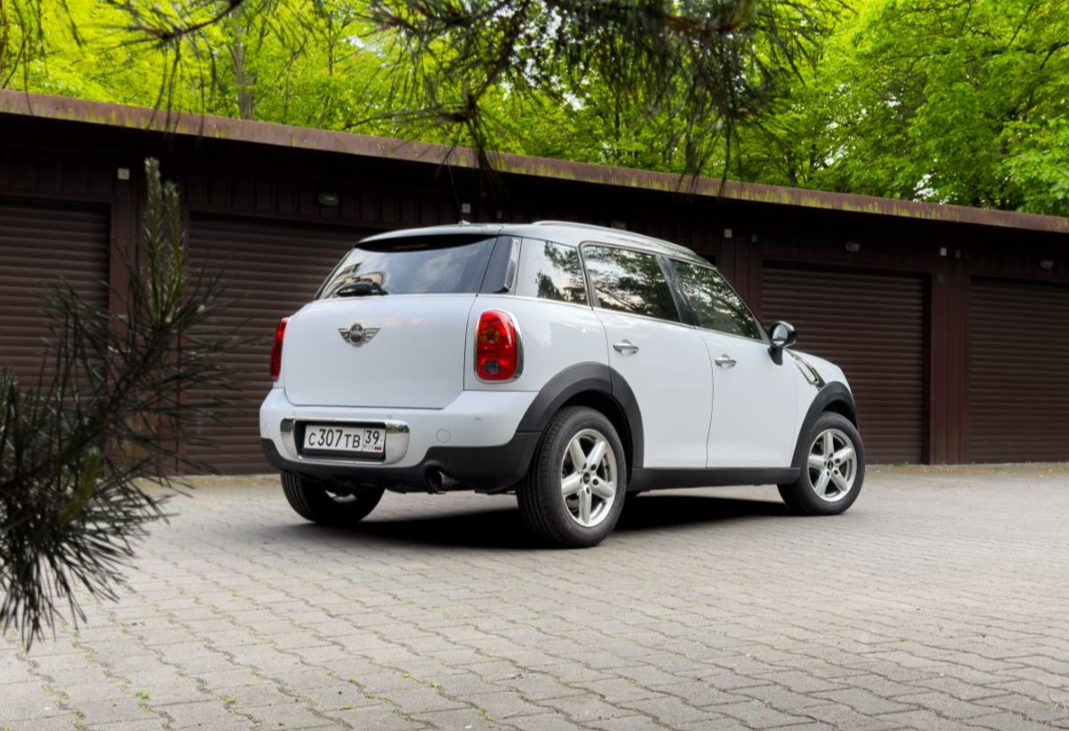 Аренда mini countryman комфорт класса 2013 года в городе Москва от 3992 руб./сутки, передний привод, двигатель: бензин, объем 1.6 литров, каско (Мультидрайв), ОСАГО (Впишу в полис), без водителя, недорого, вид 2 - RentRide