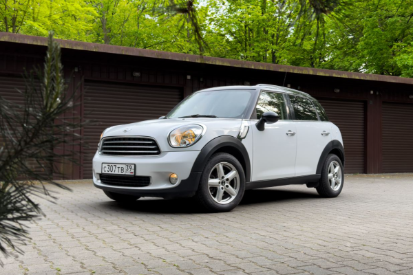 Прокат авто mini countryman комфорт класса 2013 года в городе Калининград от 3992 руб./сутки, передний привод, двигатель: бензин, объем 1.6 литров, каско (Мультидрайв), ОСАГО (Впишу в полис), без водителя, недорого - RentRide