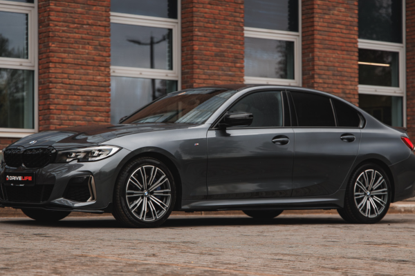 Прокат авто bmw 340 бизнес класса 2022 года в городе Москва Лермонтовский проспект от 10900 руб./сутки, полный привод, двигатель: бензин, объем 3 литра, ОСАГО (Мультидрайв), без водителя, недорого - RentRide