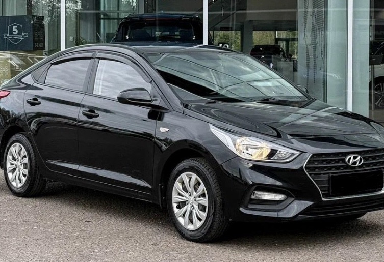 Аренда hyundai solaris эконом класса 2017 года в городе Москва ВДНХ от 1690 руб./сутки, передний привод, двигатель: бензин, объем 1.6 литров, ОСАГО (Мультидрайв), без водителя, недорого, вид 2 - RentRide