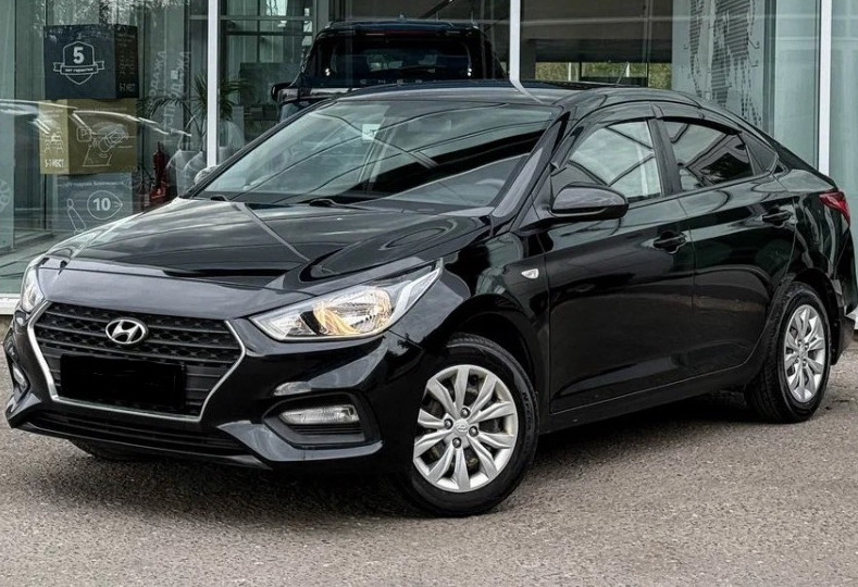 Аренда hyundai solaris эконом класса 2017 года в городе Москва ВДНХ от 1690 руб./сутки, передний привод, двигатель: бензин, объем 1.6 литров, ОСАГО (Мультидрайв), без водителя, недорого - RentRide