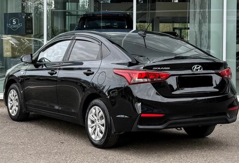 Аренда hyundai solaris эконом класса 2017 года в городе Москва ВДНХ от 1690 руб./сутки, передний привод, двигатель: бензин, объем 1.6 литров, ОСАГО (Мультидрайв), без водителя, недорого, вид 4 - RentRide