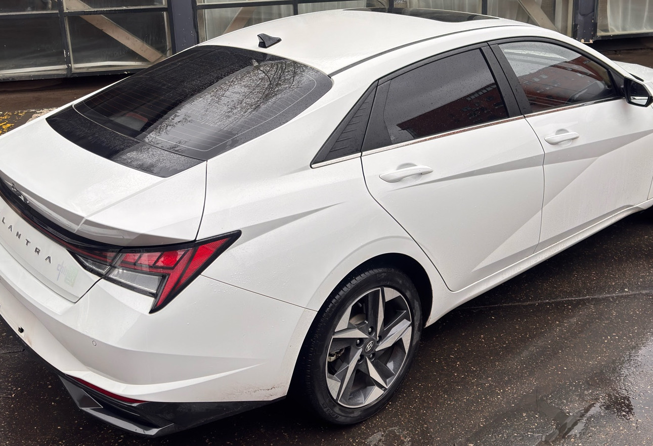 Аренда hyundai elantra комфорт класса 2022 года в городе Москва Бауманская от 4960 руб./сутки, передний привод, двигатель: бензин, объем 1.5 литров, без водителя, недорого, вид 5 - RentRide