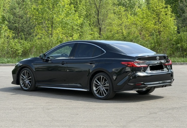 Аренда toyota camry бизнес класса 2026 года в городе Москва Щукинская от 14000 руб./сутки, передний привод, двигатель: гибрид, объем 2 литра, каско (Мультидрайв), ОСАГО (Мультидрайв), без водителя, недорого, вид 6 - RentRide