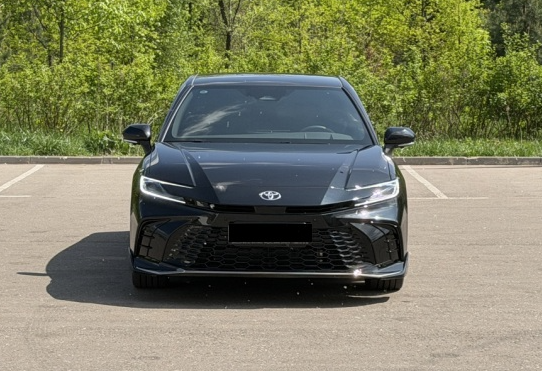 Аренда toyota camry бизнес класса 2026 года в городе Москва Щукинская от 14000 руб./сутки, передний привод, двигатель: гибрид, объем 2 литра, каско (Мультидрайв), ОСАГО (Мультидрайв), без водителя, недорого, вид 3 - RentRide