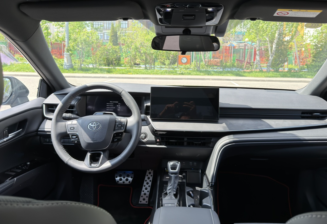 Аренда toyota camry бизнес класса 2026 года в городе Москва Щукинская от 14000 руб./сутки, передний привод, двигатель: гибрид, объем 2 литра, каско (Мультидрайв), ОСАГО (Мультидрайв), без водителя, недорого, вид 9 - RentRide