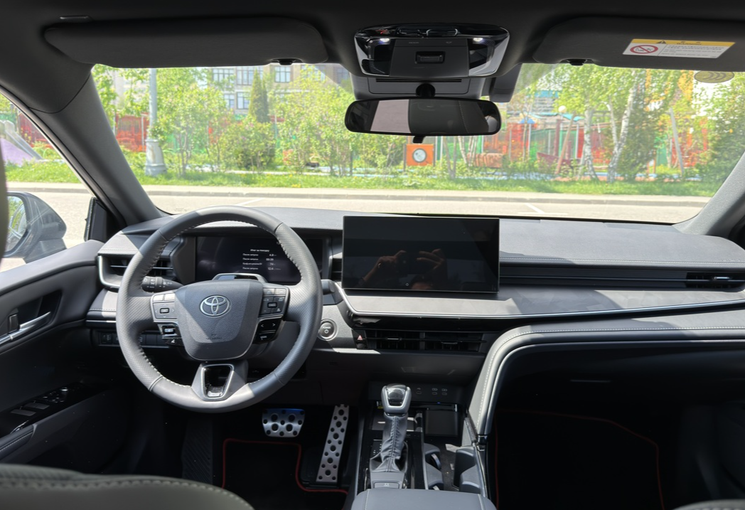 Аренда toyota camry бизнес класса 2026 года в городе Москва Щукинская от 14000 руб./сутки, передний привод, двигатель: гибрид, объем 2 литра, каско (Мультидрайв), ОСАГО (Мультидрайв), без водителя, недорого, вид 13 - RentRide