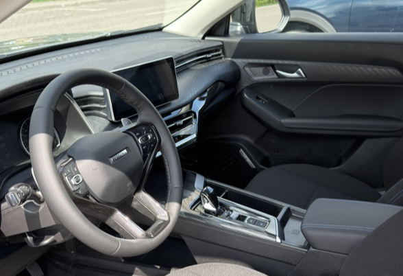 Аренда haval jolion комфорт класса 2026 года в городе Москва Чертановская от 4480 руб./сутки, полный привод, двигатель: бензин, объем 1.5 литров, каско (Мультидрайв), ОСАГО (Мультидрайв), без водителя, недорого, вид 10 - RentRide