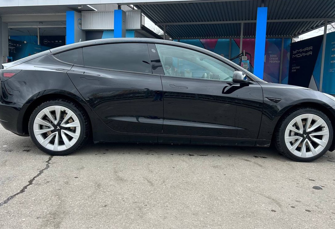 Аренда tesla model-3 бизнес класса 2022 года в городе Москва от 6000 руб./сутки, задний привод, двигатель: электро, ОСАГО (Впишу в полис), без водителя, недорого, вид 5 - RentRide