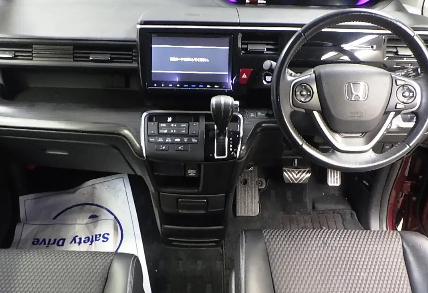 Аренда honda stepwgn 2016 года в городе Москва от 4000 руб./сутки, передний привод, двигатель: бензин, объем 1.5 литров, ОСАГО (Впишу в полис), без водителя, недорого, вид 3 - RentRide