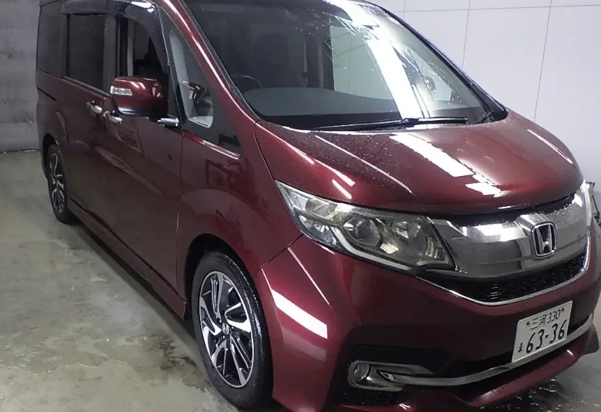 Аренда honda stepwgn 2016 года в городе Москва от 4000 руб./сутки, передний привод, двигатель: бензин, объем 1.5 литров, ОСАГО (Впишу в полис), без водителя, недорого - RentRide