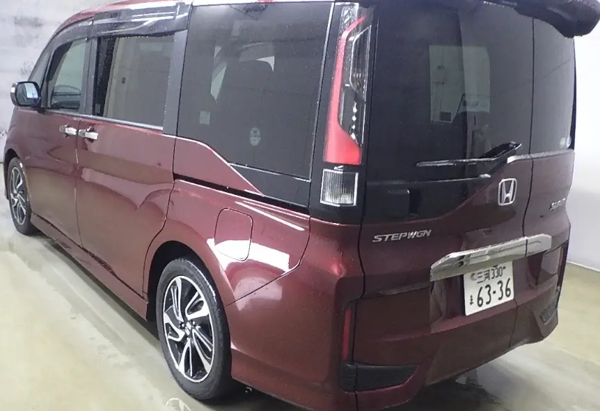 Аренда honda stepwgn 2016 года в городе Москва от 4000 руб./сутки, передний привод, двигатель: бензин, объем 1.5 литров, ОСАГО (Впишу в полис), без водителя, недорого, вид 2 - RentRide