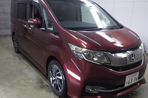Прокат авто honda stepwgn 2016 года в городе Кемерово от 4000 руб./сутки, передний привод, двигатель: бензин, объем 1.5 литров, ОСАГО (Впишу в полис), без водителя, недорого - RentRide