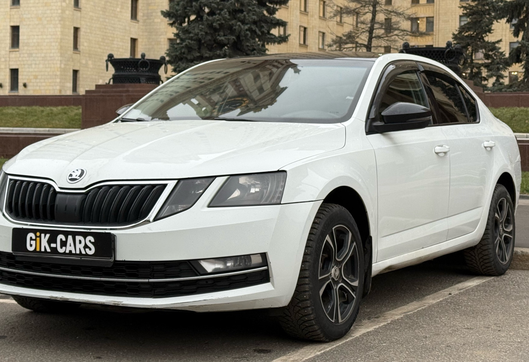 Аренда skoda octavia эконом класса 2017 года в городе Москва Нагорная от 3192 руб./сутки, передний привод, двигатель: бензин, объем 1.6 литров, ОСАГО (Впишу в полис), без водителя, недорого - RentRide